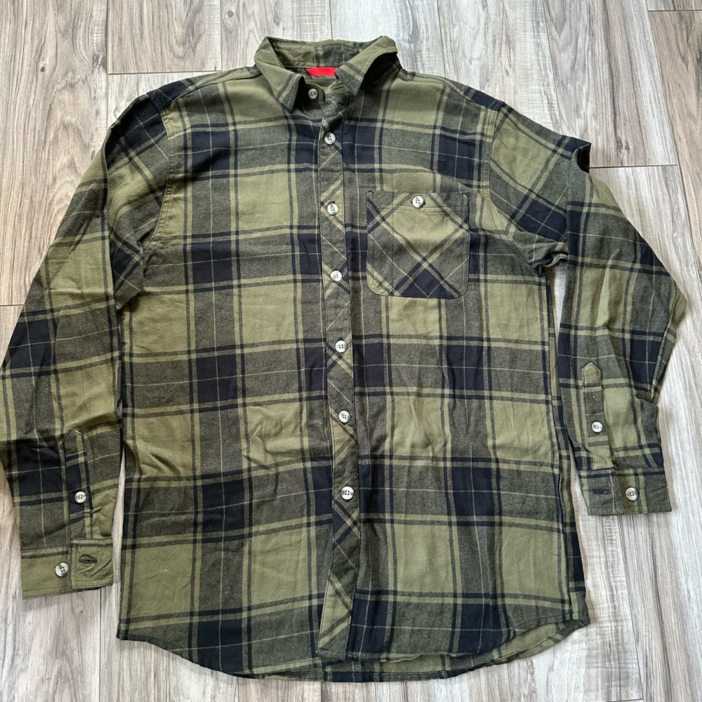 Pacific Crest Plaid Flannel Button Up Dress Shirt in Green and Black Size Medium
